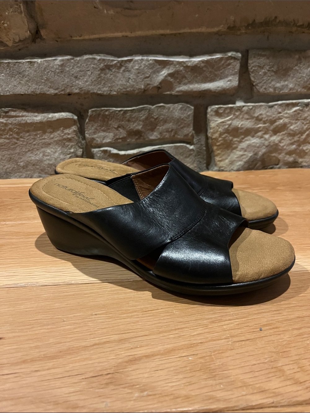Natural Soul by Naturalizer Black Leather Wedge Sandals Size 10M